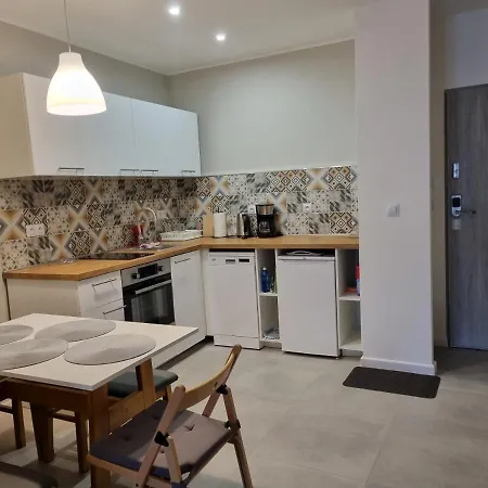 Apartament 108 *